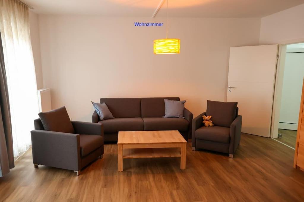 Freundliche Wohnung Mit Parkplatz Und Terrasse نيوبراندنبرغ المظهر الخارجي الصورة
