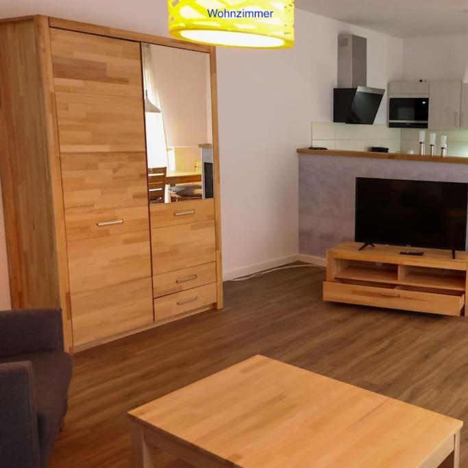 Freundliche Wohnung Mit Parkplatz Und Terrasse نيوبراندنبرغ المظهر الخارجي الصورة